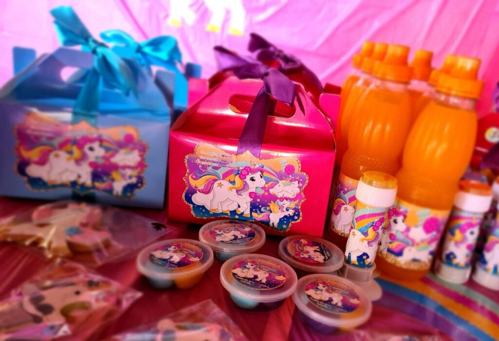 Themed Party Pack Box with Sticker & Ribbon Kidz Cardz & Party Buckets